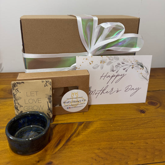 Mothers Day “Wren” Pottery Pottery Tea Light Candle & Seed Gift Box