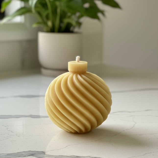 Christmas Bauble Pure Beeswax and Cotton Wick Candle